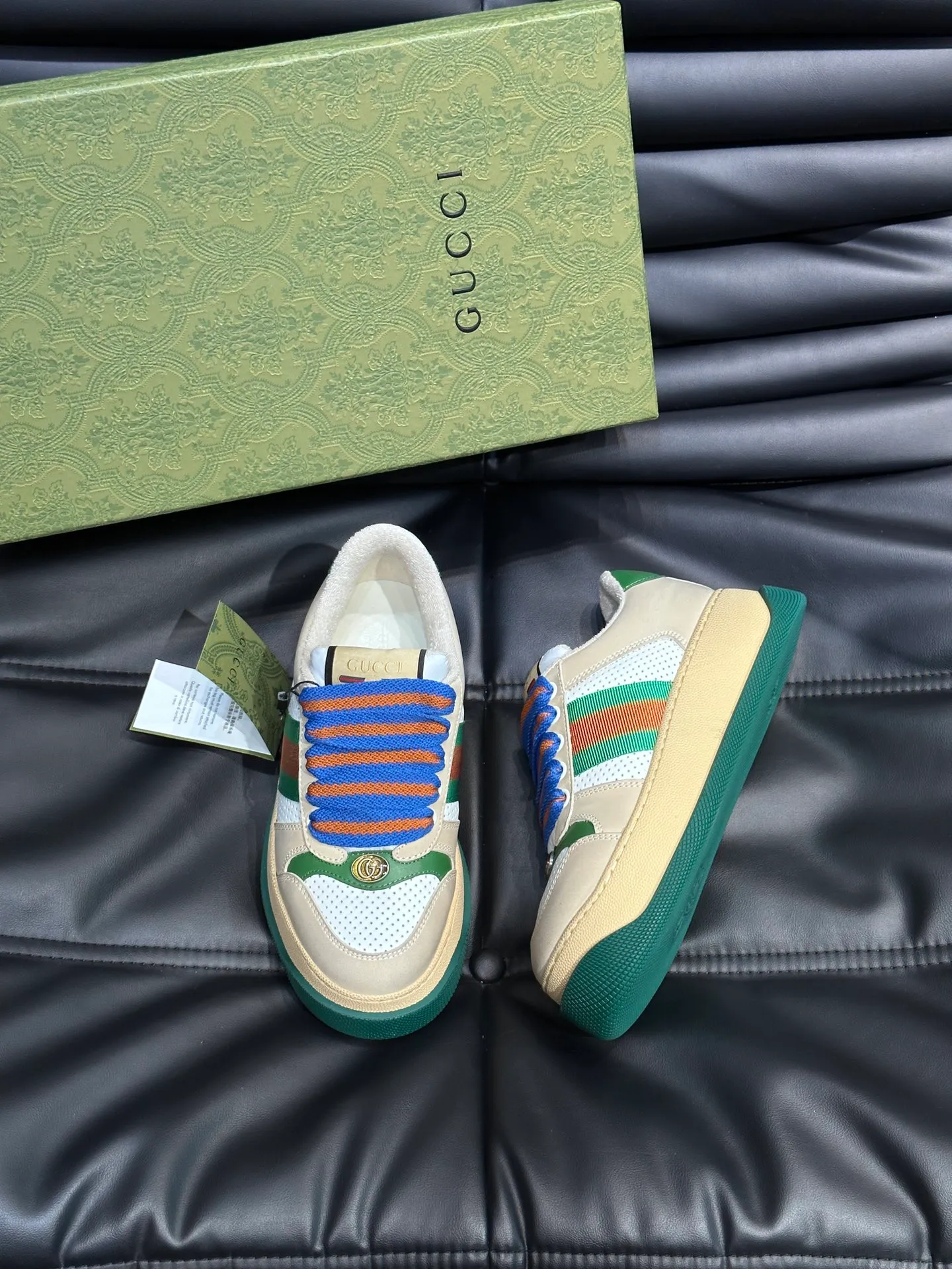 Men's men's shoes 💰p500 "GUCC*" Screener series 👫 Couple style GG thick-soled sneakers, the Screener series is inspired by the classic sneakers of the 1970s, cleverly incorporating the retro Gucci logo, two-color waterproof platform soles, and 5CM thick soles to enhance the aura, conveying the new design concept that a single product should be permanently accompanied by the passage of time, creating a retro distressed effect, decorated with metallic double G oval enamel details! High-quality, versatile classic items, highly recommended. Size female 35-39, male 38-44